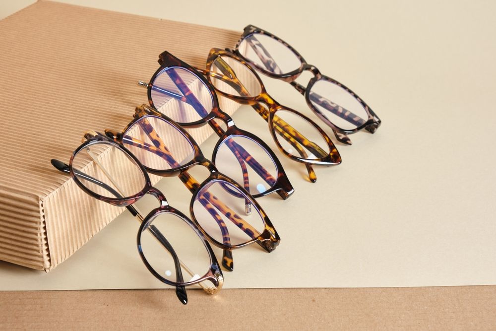 Photoshoot of various eyeglasses with different color and different style.